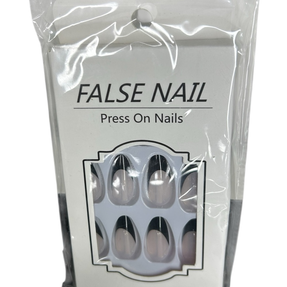 Elegant Press On Nails - Black and White